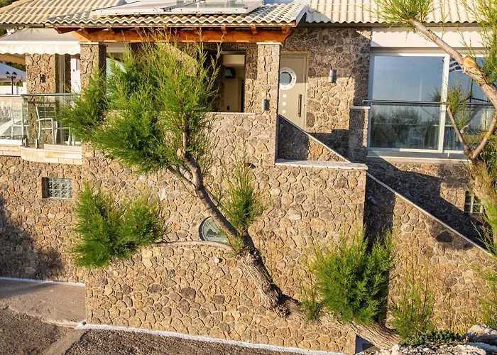 Black Rocks Luxury Seafront Beach Suite