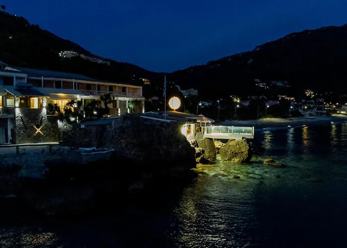 Black Rocks Luxury Seafront Beach Suite